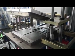 آلة صناعة الدبابات بالحقن الفعالة مع تقنية ضغط الفراغ